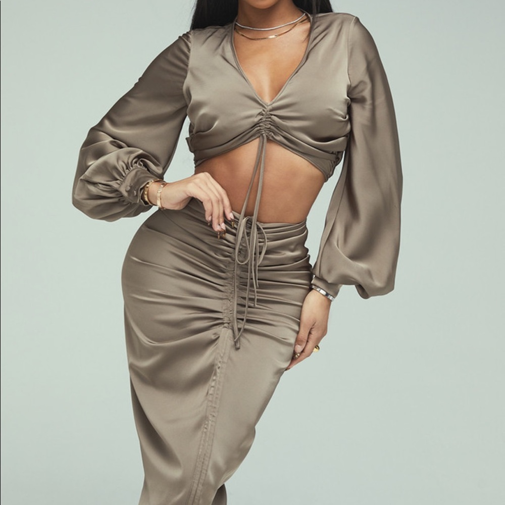 Mistress Rocks owned by House Of CB 'PULL ME CLOSER'
Olive Gathered Crop Top